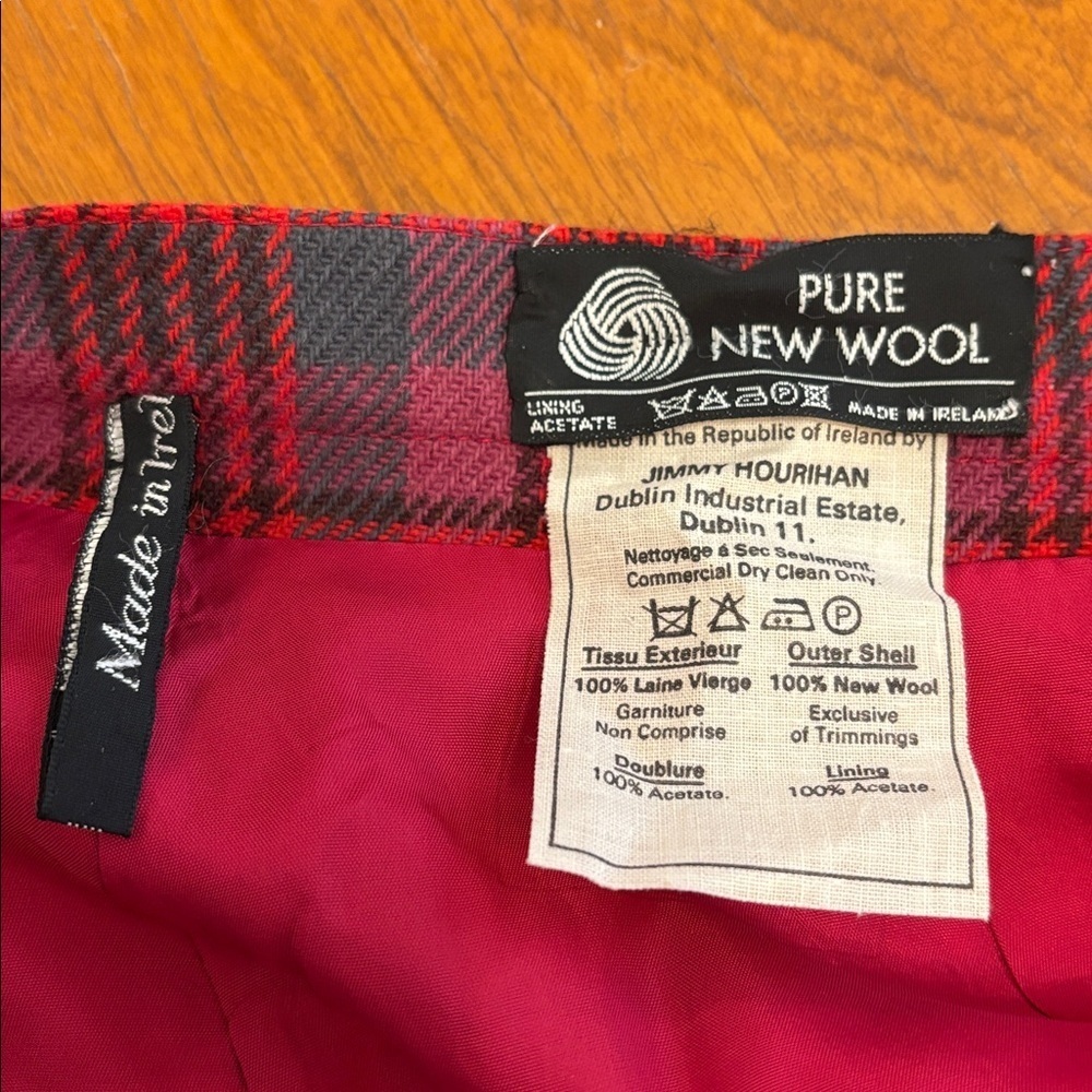 Vintage Jimmy Hourihan wool skirt with satin lining. Made in Ireland. size 8/10. - Picture 7 of 10